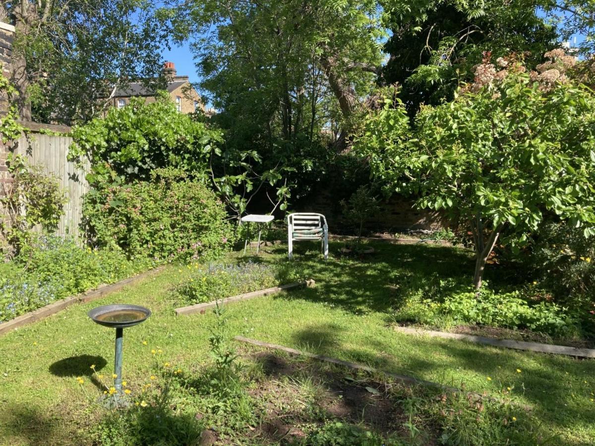 Stunning Ground Floor Garden Apartment - Entire Apartment, Centrally Located, With Free Off Road Parking By Flat & Wiffi, Beautifully Secluded, 3 Mins From All Amenities London Eksteriør bilde