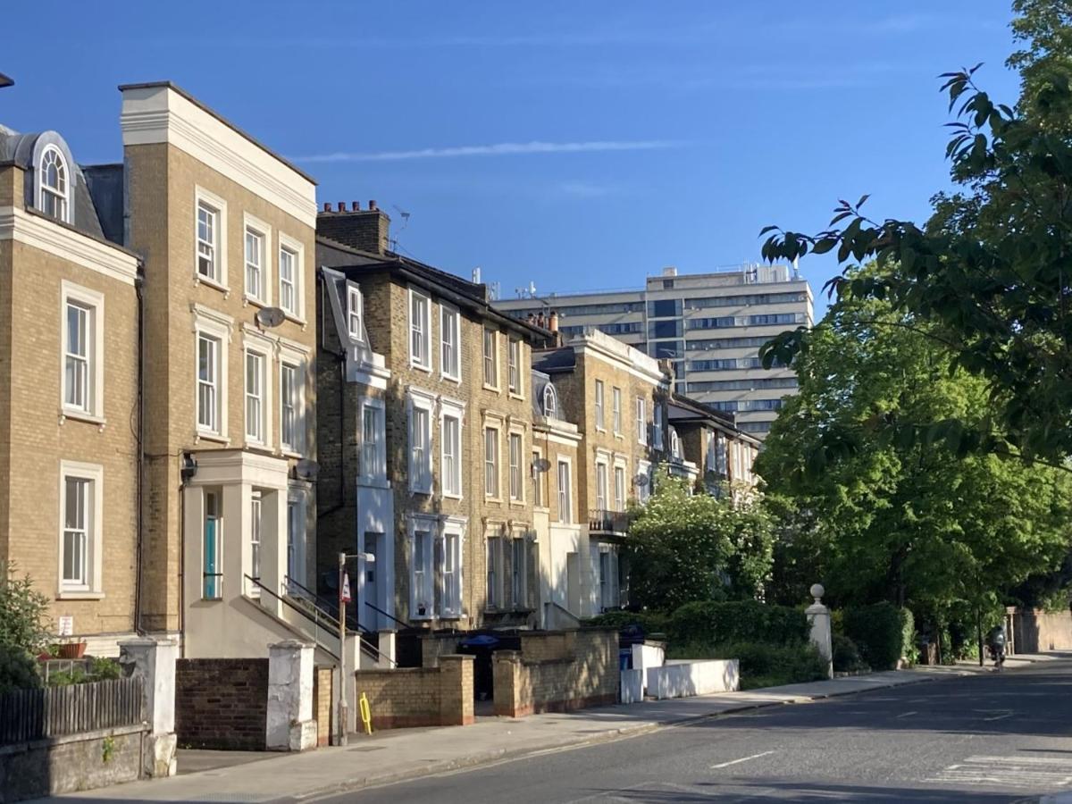 Stunning Ground Floor Garden Apartment - Entire Apartment, Centrally Located, With Free Off Road Parking By Flat & Wiffi, Beautifully Secluded, 3 Mins From All Amenities London Eksteriør bilde