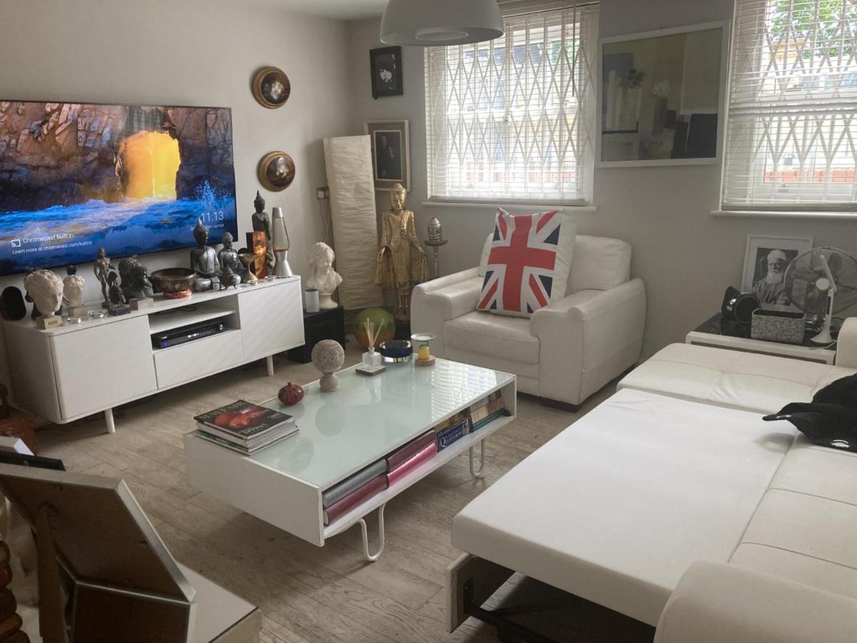 Stunning Ground Floor Garden Apartment - Entire Apartment, Centrally Located, With Free Off Road Parking By Flat & Wiffi, Beautifully Secluded, 3 Mins From All Amenities London Eksteriør bilde