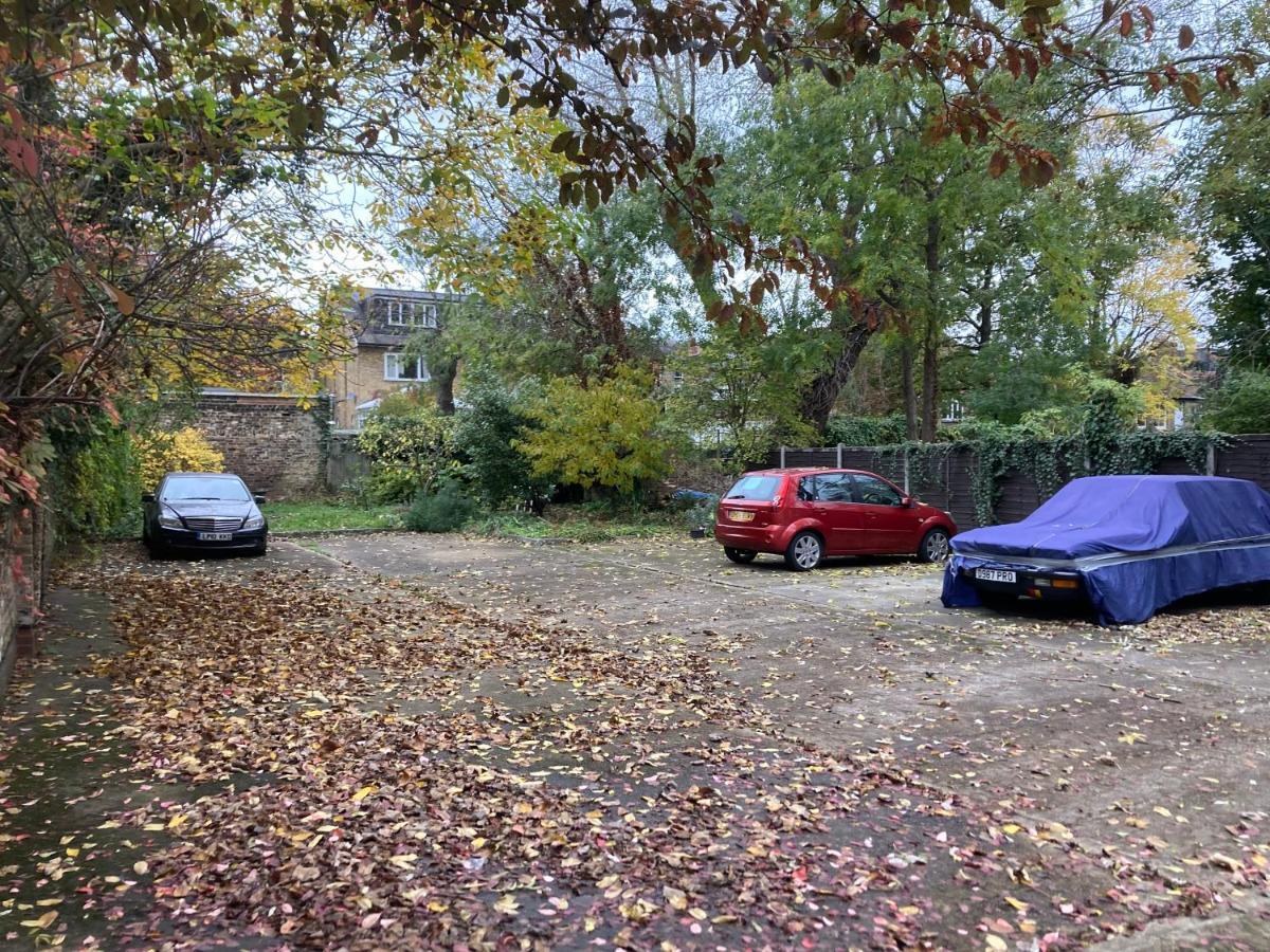 Stunning Ground Floor Garden Apartment - Entire Apartment, Centrally Located, With Free Off Road Parking By Flat & Wiffi, Beautifully Secluded, 3 Mins From All Amenities London Eksteriør bilde