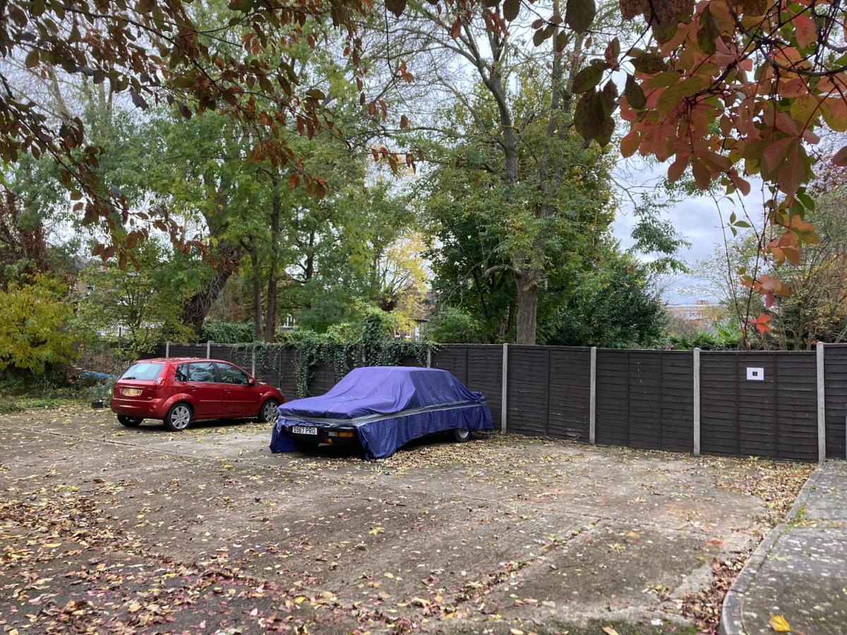 Stunning Ground Floor Garden Apartment - Entire Apartment, Centrally Located, With Free Off Road Parking By Flat & Wiffi, Beautifully Secluded, 3 Mins From All Amenities London Eksteriør bilde